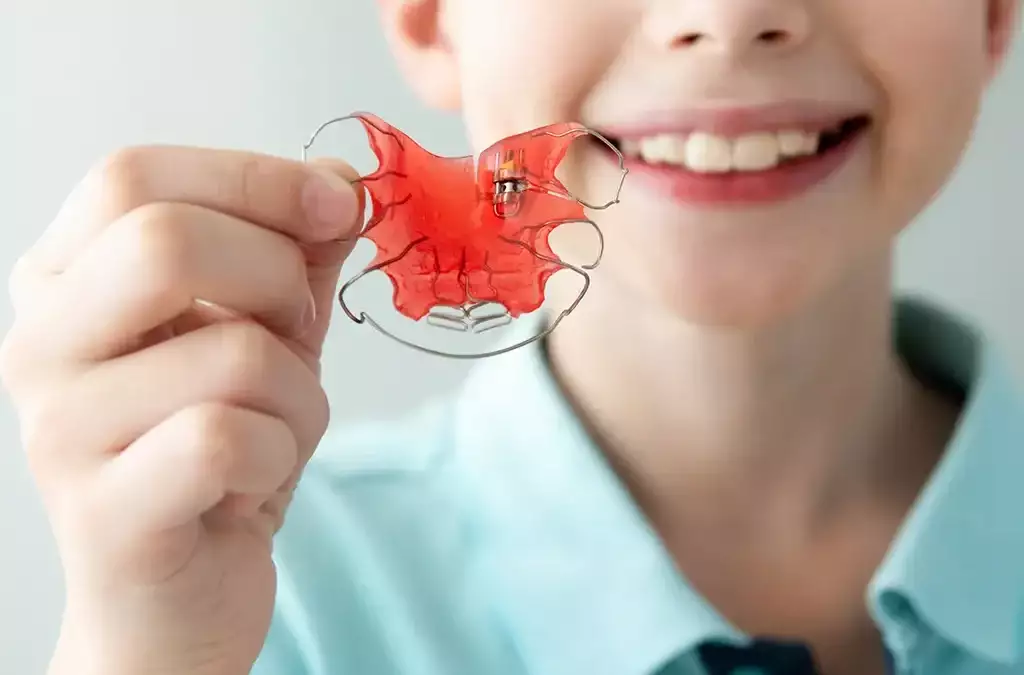 Hawley Retainers vs. Clear Retainers: Which One Is Right for You?