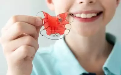 Hawley Retainers vs. Clear Retainers: Which One Is Right for You?